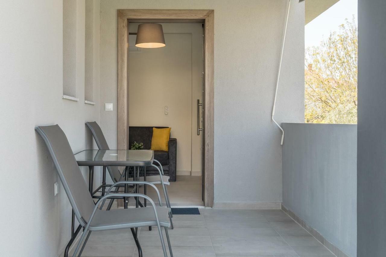 V Luxury Apartments Siviri Rum bild